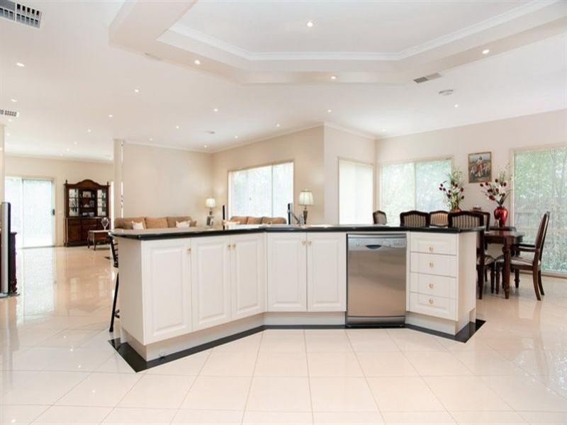 18 Gravlier Way, South Morang VIC 3752