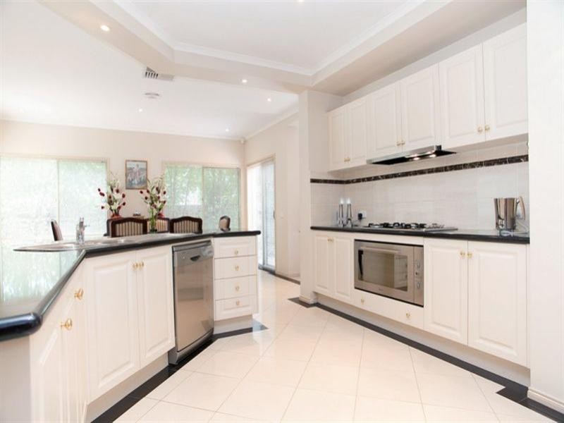 18 Gravlier Way, South Morang VIC 3752