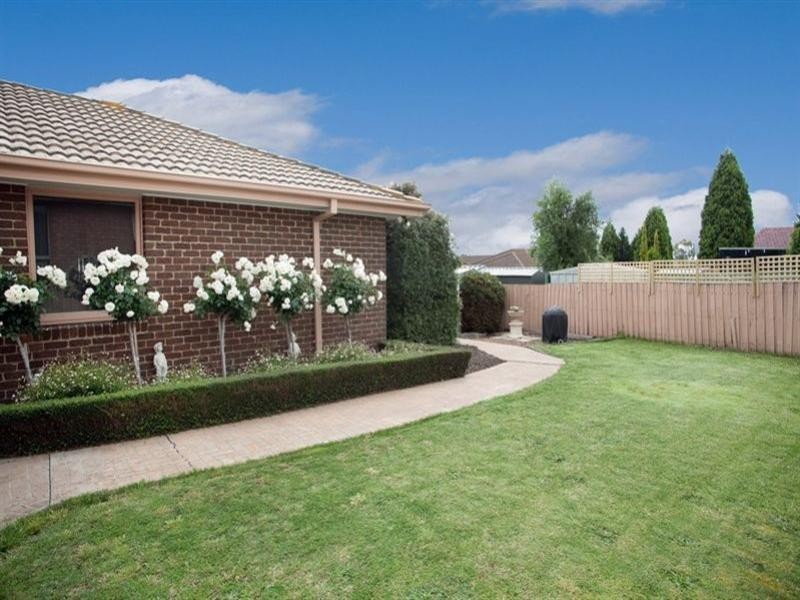 27 Pickworth Drive, Mill Park VIC 3082