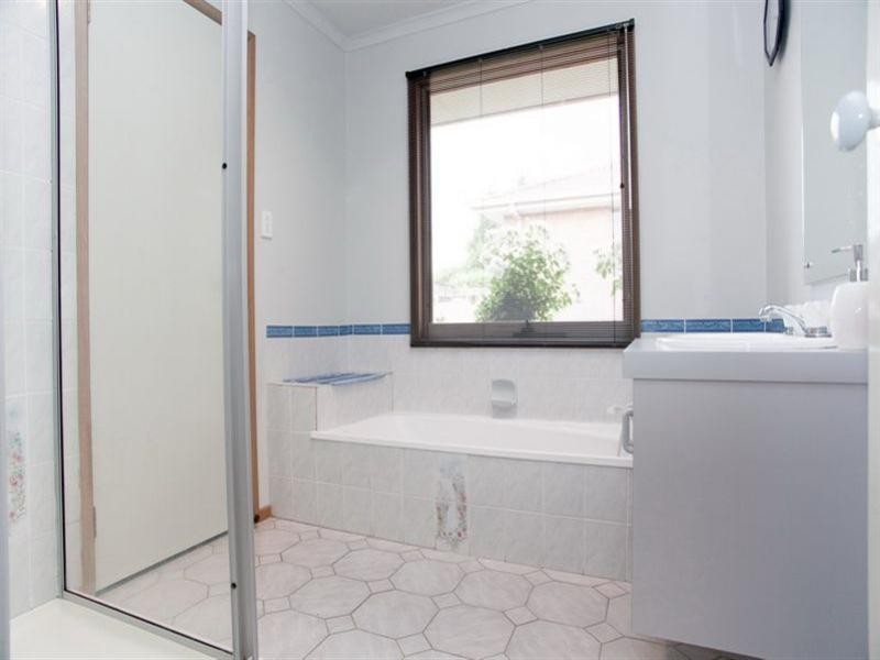 27 Pickworth Drive, Mill Park VIC 3082