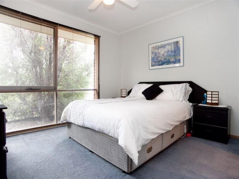 27 Pickworth Drive, Mill Park VIC 3082