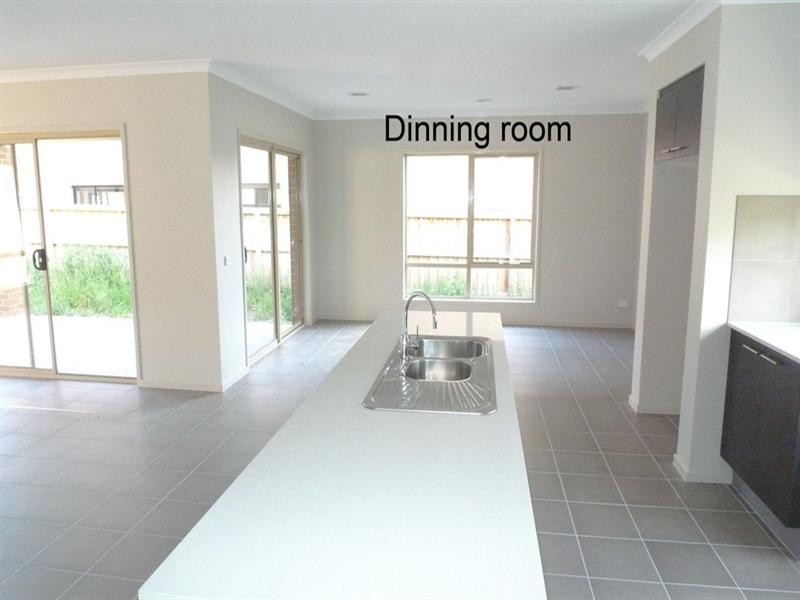 2 Loughton Drive, Epping VIC 3076