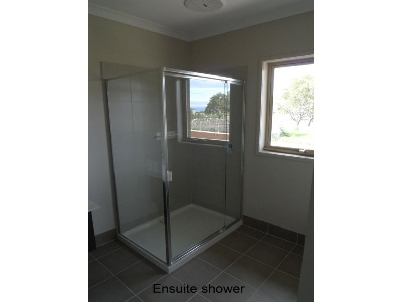 2 Loughton Drive, Epping VIC 3076