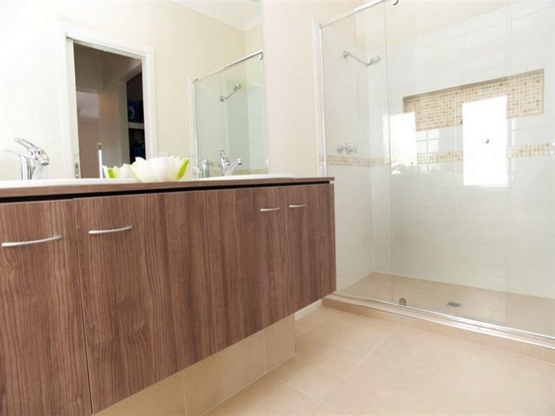 6 Greenfields Drive, Epping VIC 3076