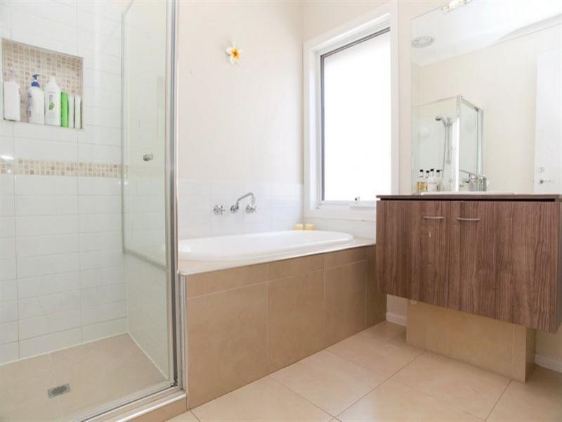 6 Greenfields Drive, Epping VIC 3076