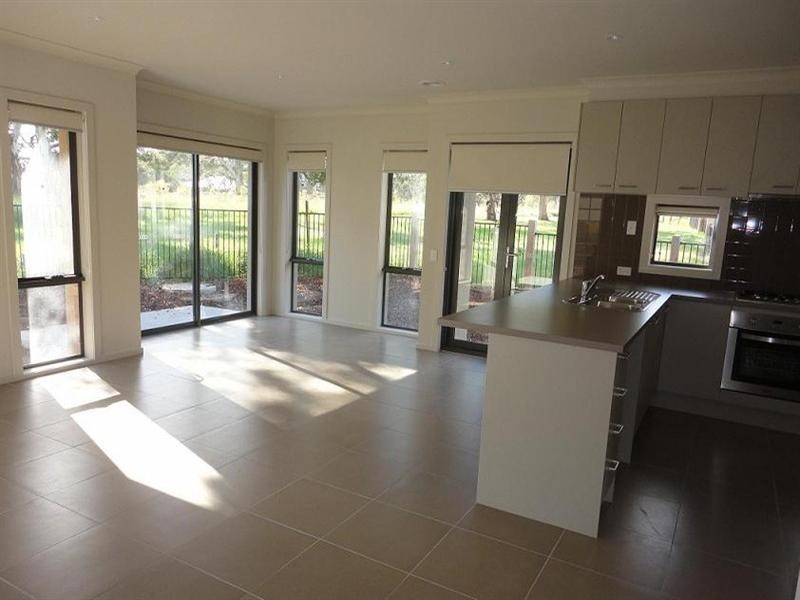 40 Lyndarum Drive, Epping VIC 3076