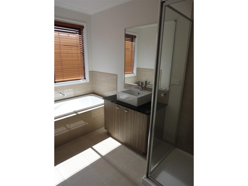 5 Starlight Gardens, Epping VIC 3076