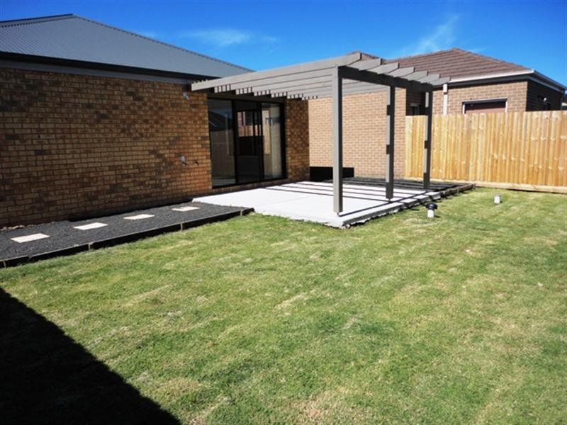 5 Starlight Gardens, Epping VIC 3076