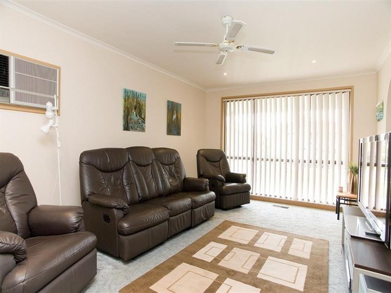 27 Tonelli Crescent, Mill Park VIC 3082