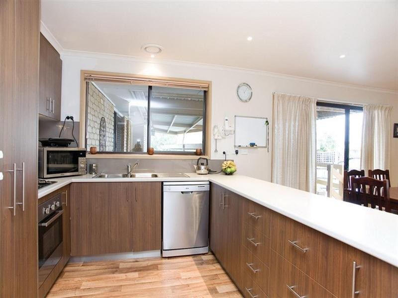 27 Tonelli Crescent, Mill Park VIC 3082