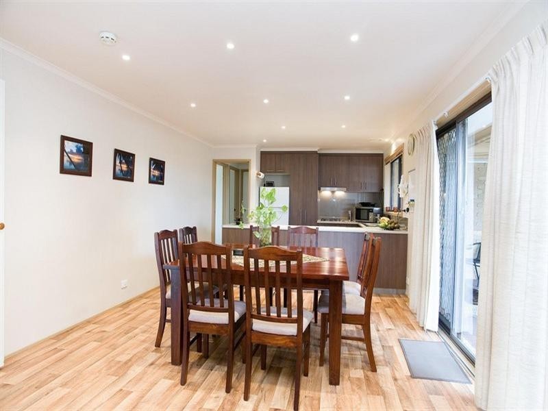 27 Tonelli Crescent, Mill Park VIC 3082