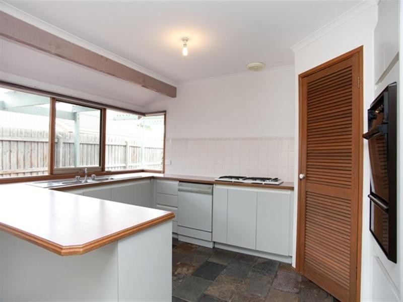 43 Hobson Crescent, Mill Park VIC 3082