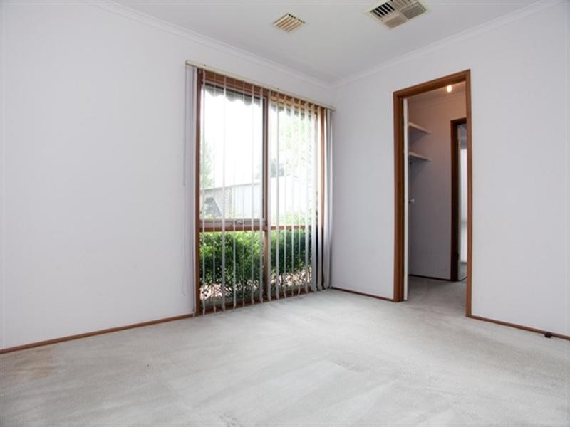 43 Hobson Crescent, Mill Park VIC 3082