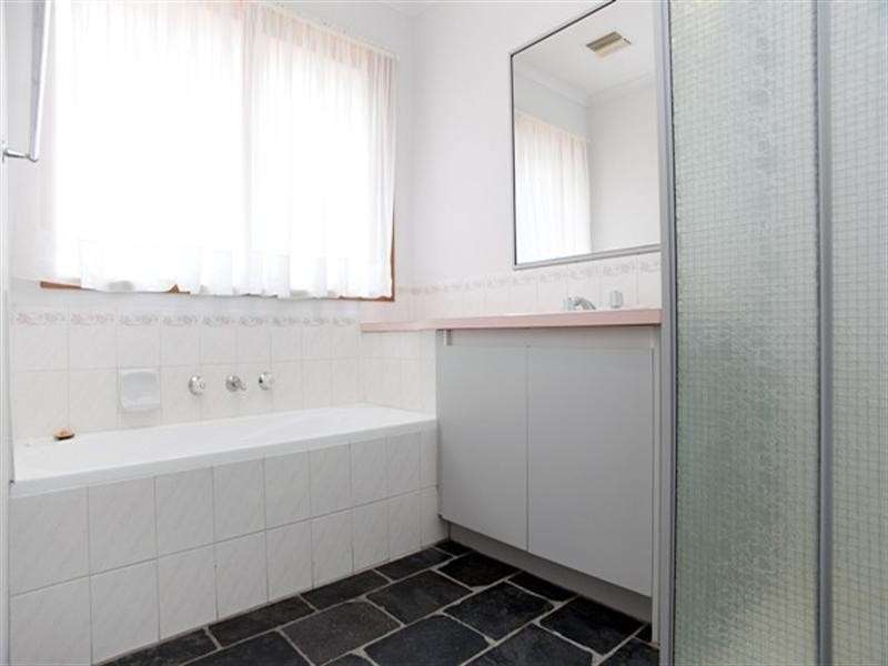 43 Hobson Crescent, Mill Park VIC 3082