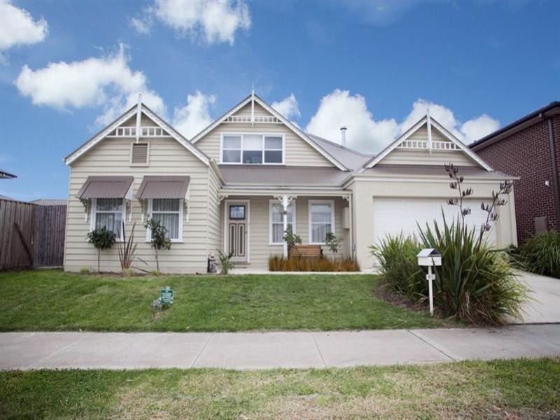 61 Riverdale Boulevard, South Morang VIC 3752