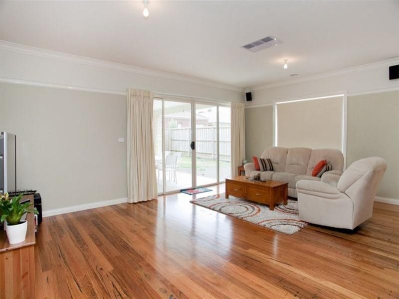 61 Riverdale Boulevard, South Morang VIC 3752