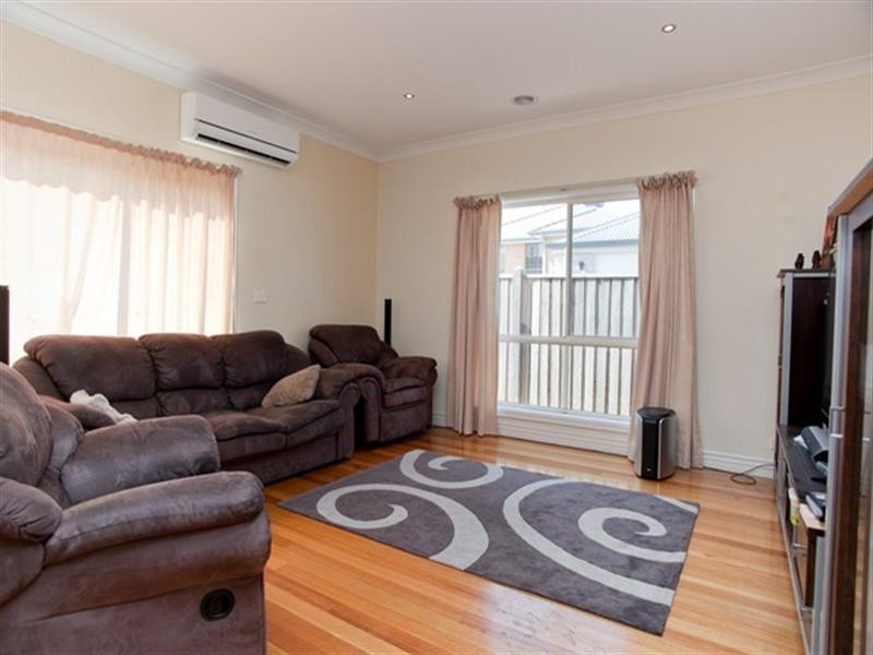 6 Oakville Place, Craigieburn VIC 3064