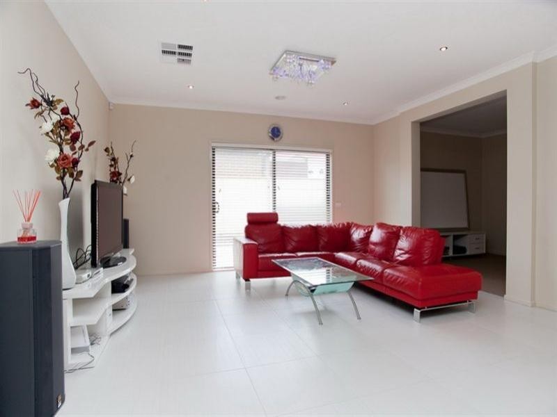 27 Quartz Grove, Epping VIC 3076