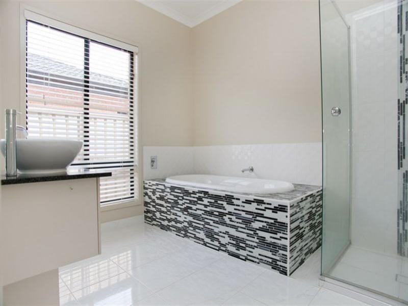 27 Quartz Grove, Epping VIC 3076