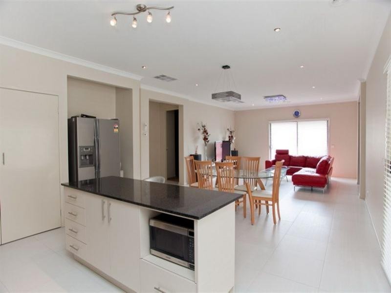 27 Quartz Grove, Epping VIC 3076