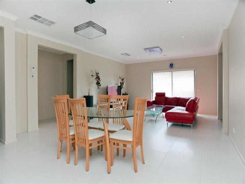 27 Quartz Grove, Epping VIC 3076