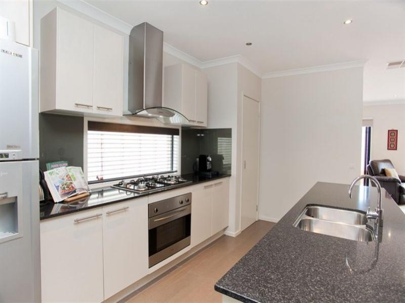 15 Maranatha Street, Epping VIC 3076