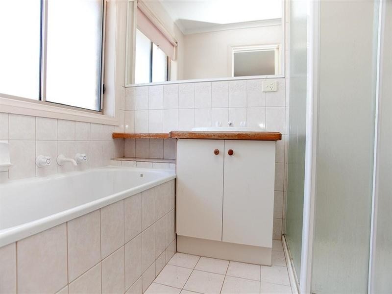 1/7 Bradley Drive, Mill Park VIC 3082