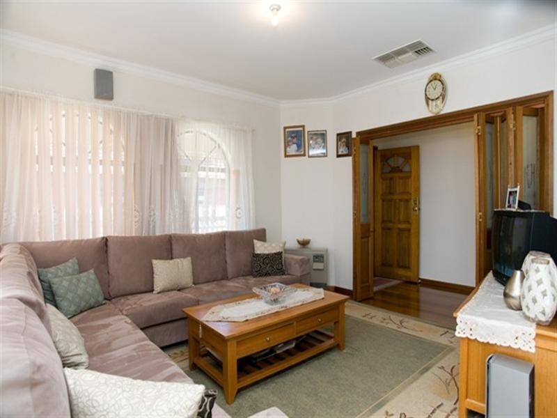 1/1A Main Street, Thomastown VIC 3074