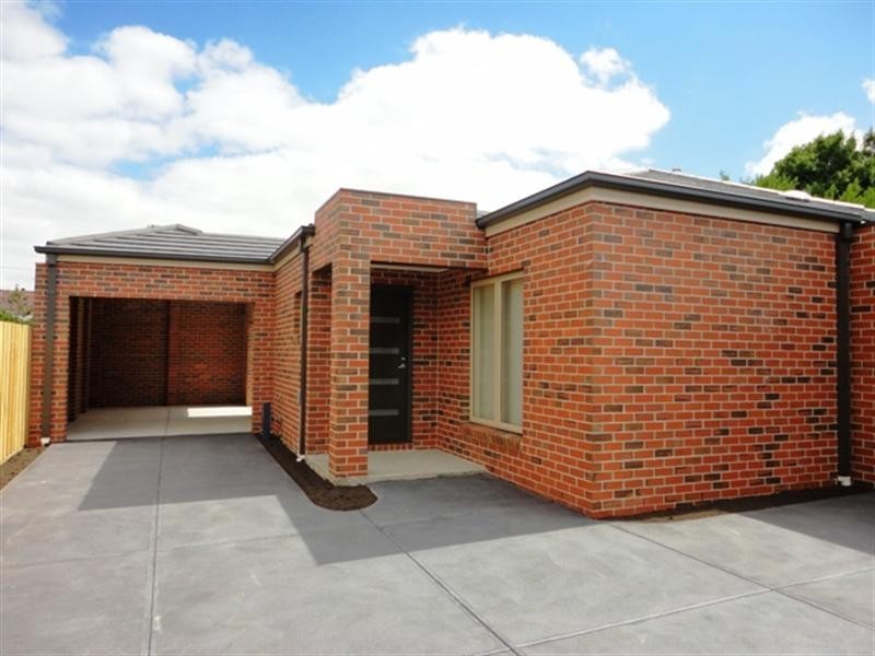 2/19 Lloyd Avenue, Epping VIC 3076