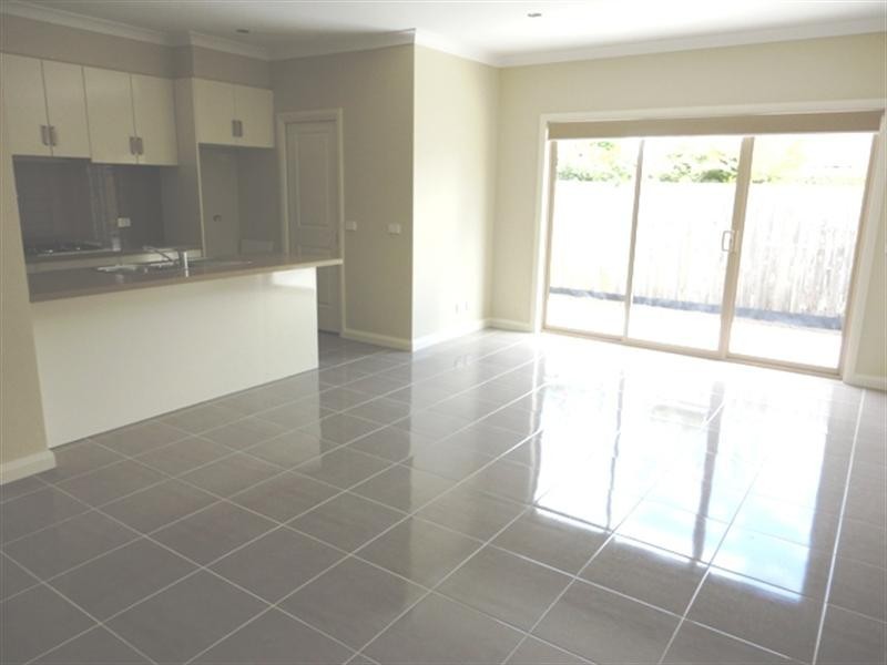 2/19 Lloyd Avenue, Epping VIC 3076