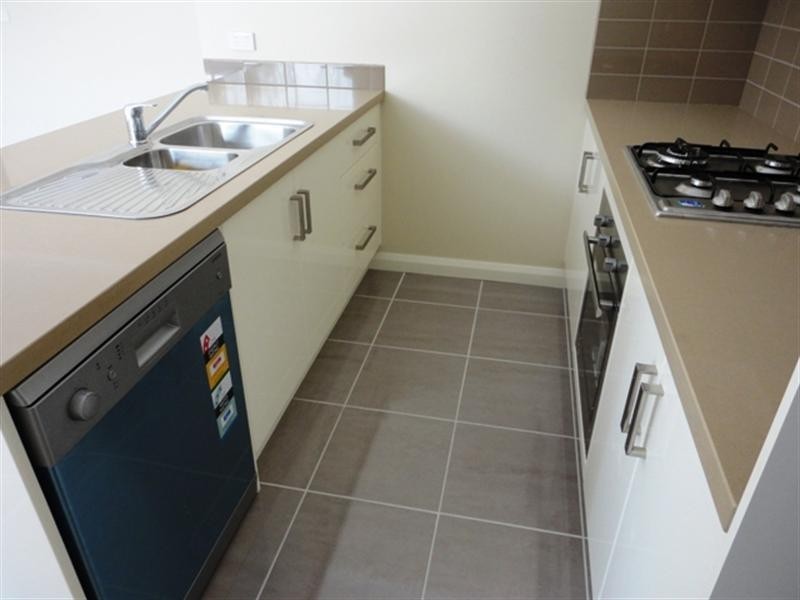 2/19 Lloyd Avenue, Epping VIC 3076