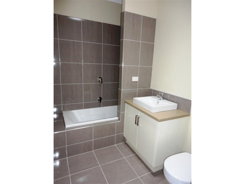 2/19 Lloyd Avenue, Epping VIC 3076