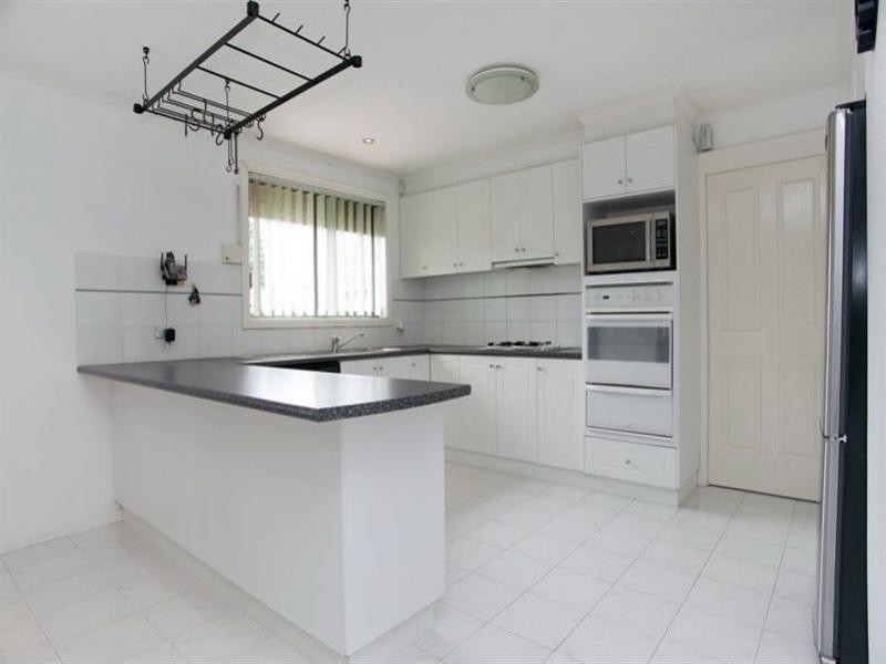 16 Sturrock Court, Mill Park VIC 3082