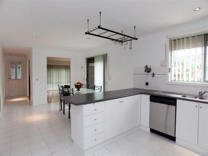 16 Sturrock Court, Mill Park VIC 3082