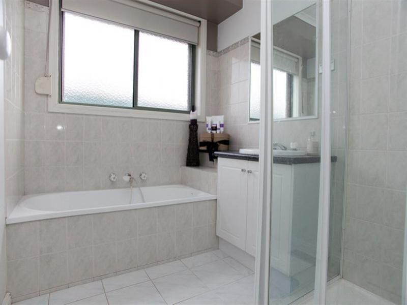 16 Sturrock Court, Mill Park VIC 3082