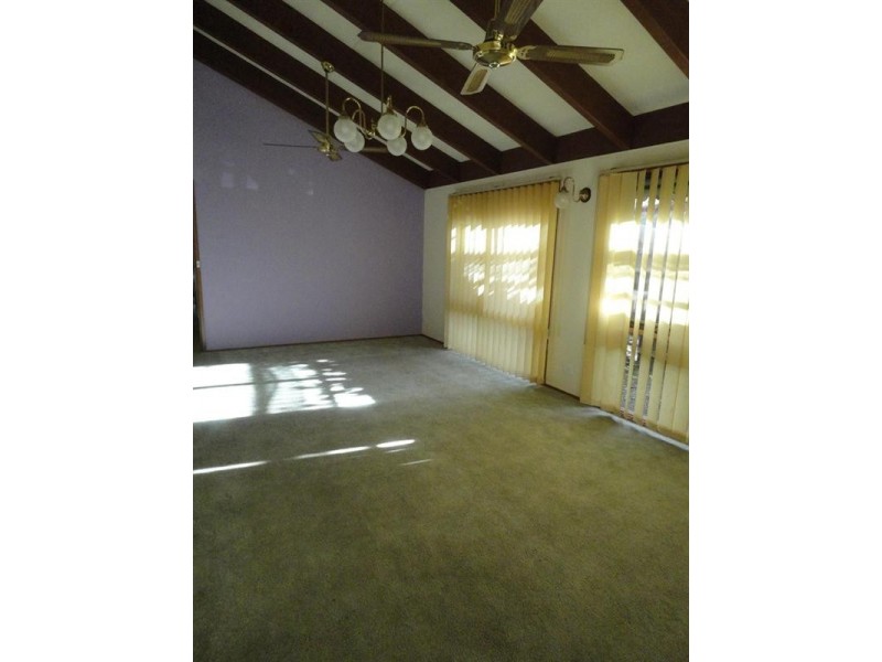 17 Kingston Town Crescent, Mill Park VIC 3082