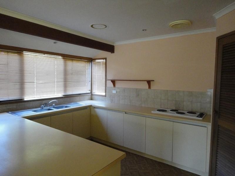 17 Kingston Town Crescent, Mill Park VIC 3082