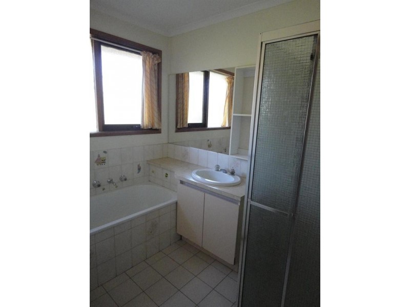 17 Kingston Town Crescent, Mill Park VIC 3082