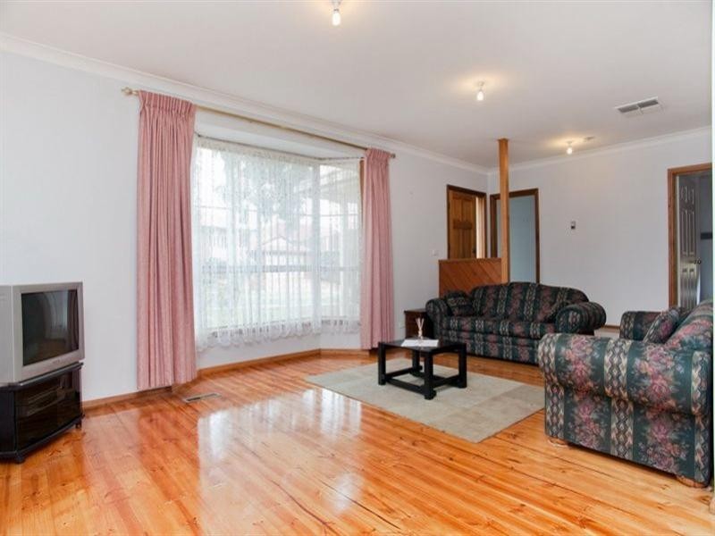 2 Sinclair Court, Mill Park VIC 3082