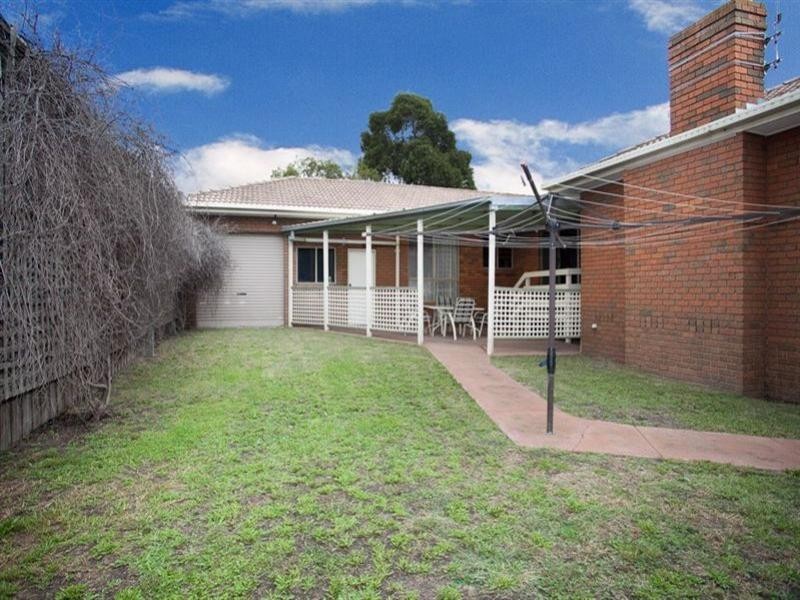 2 Sinclair Court, Mill Park VIC 3082