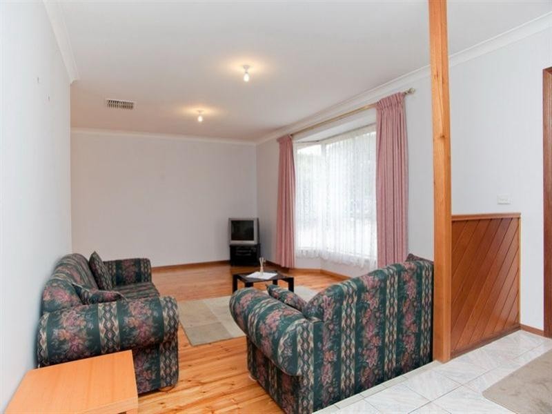 2 Sinclair Court, Mill Park VIC 3082