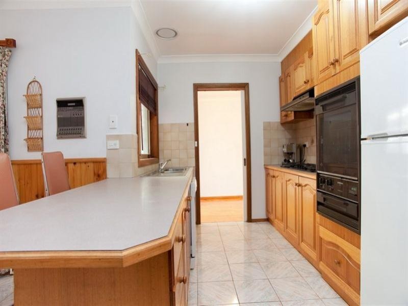 2 Sinclair Court, Mill Park VIC 3082