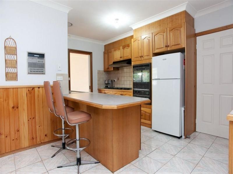 2 Sinclair Court, Mill Park VIC 3082