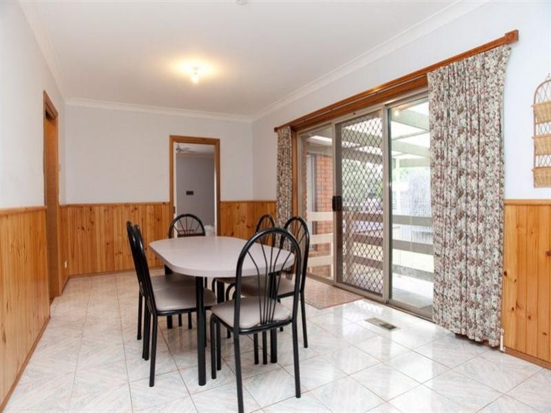 2 Sinclair Court, Mill Park VIC 3082