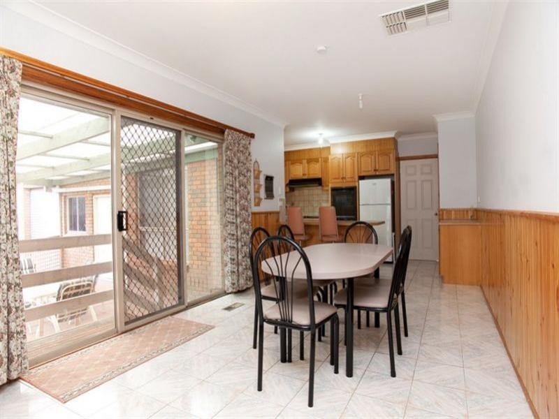 2 Sinclair Court, Mill Park VIC 3082
