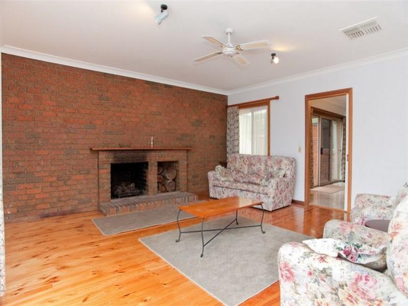 2 Sinclair Court, Mill Park VIC 3082