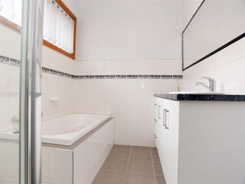 2 Sinclair Court, Mill Park VIC 3082