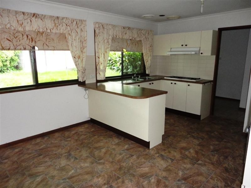 5 Kingston Town Crescent, Mill Park VIC 3082