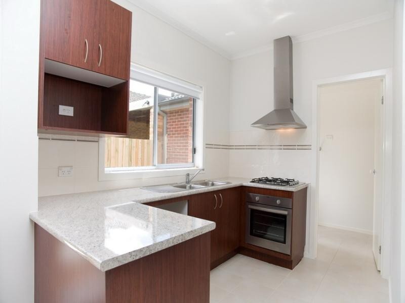 2/5 Aberdeen Street, Reservoir VIC 3073