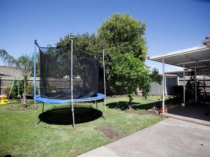5 Dion Close, Lalor VIC 3075